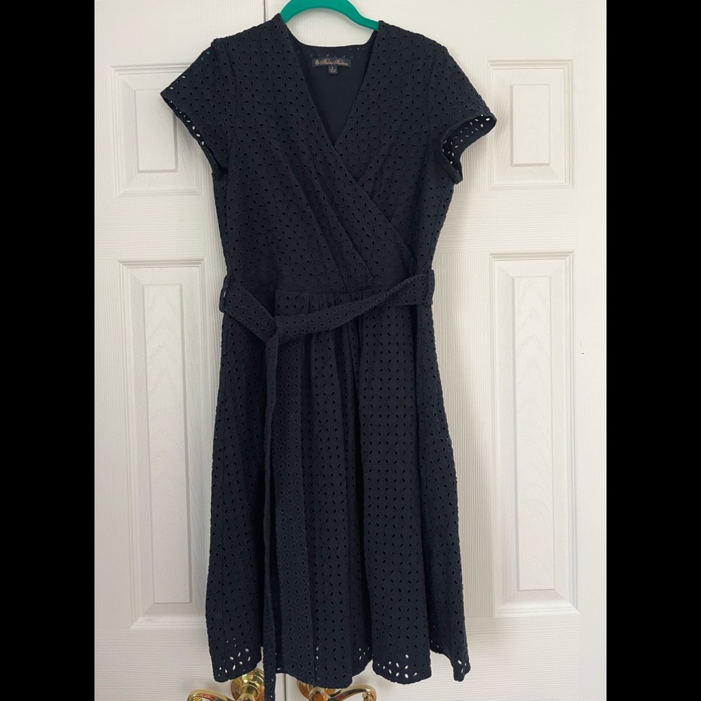 Eyelet crossbody dress with belt. Cotton.